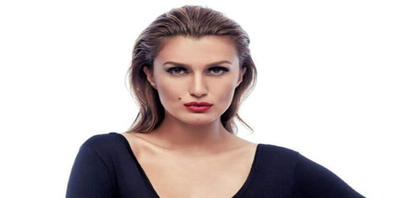 Tuğba Özay, O'nu Ti'ye Alanlara Ayar Verdi!