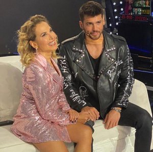 Can Yaman bu sefer sunucudan gelen teklife temkinli davrandı.