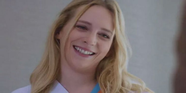 Sütyensiz Poz Modasına Oyuncu Hayal Köseoğlu’da Ayak Uydurdu..