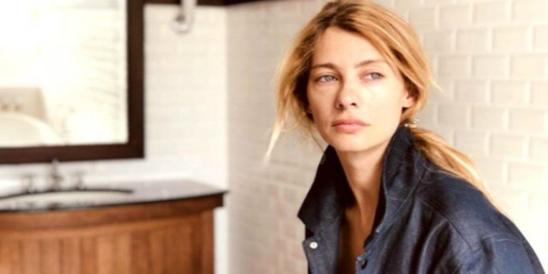 Tuba Ünsal’ın, Sütyensiz Pozlarına Sosyal Medyada Beğeni Yağdı..