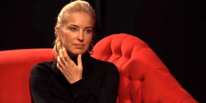 Burcu Esmersoy Hayat Hikayesini Anlatırken Göz Yaşlarını Tutamadı...