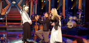 Canlı Yayında Evlenme Teklifi!