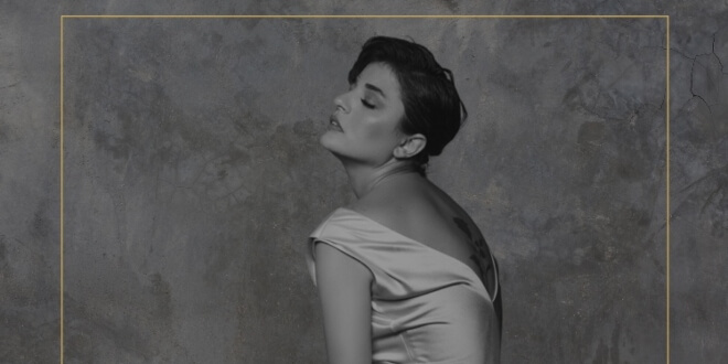 Oyunculuktan Sonra Sahnelerde De Esiyor...