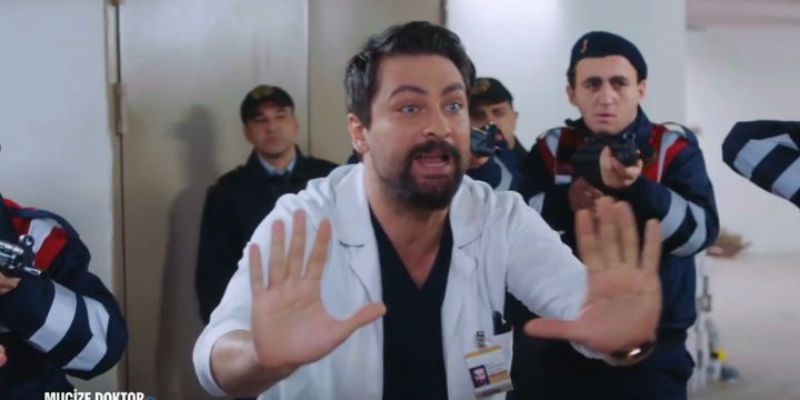 Mafya Tetikçisi Hastaneyi Birbirine Katıyor