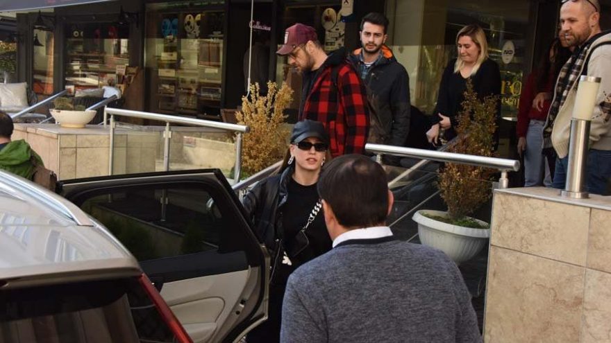 Serenay Sarıkaya sokakta yürüyemez hale geldi