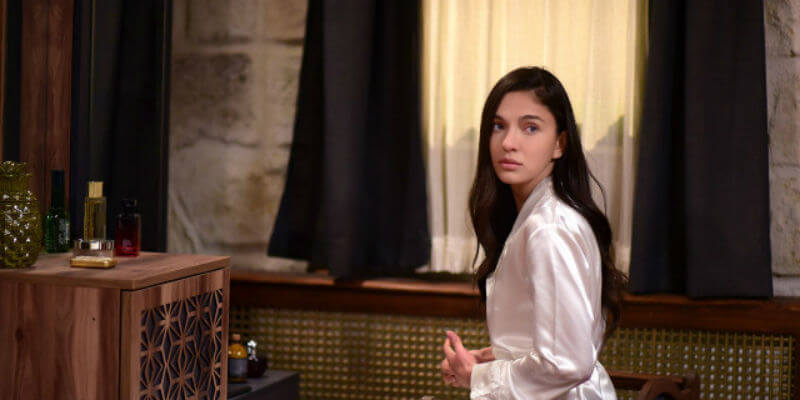 Zümrütüanka 4. Bölüm Fragmanı Yayınlandı Mı? Zümrüt Abbas’ı Bıçaklıyor!