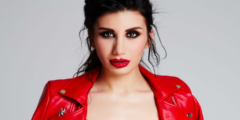 İrem Derici, Koronavirüsün Ulaştığı Irak'taki Konserini İptal Etmedi..