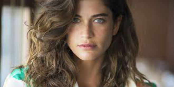 Berrak Tüzünataç Pes Dedirtti!