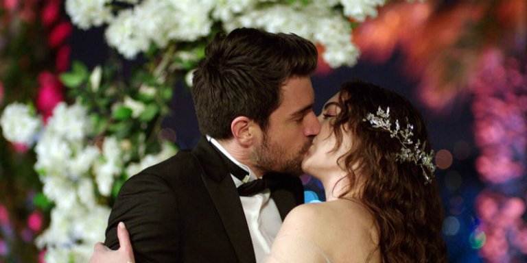 Afili Aşk Final Bölümüyle Ekranlara Veda Etti!