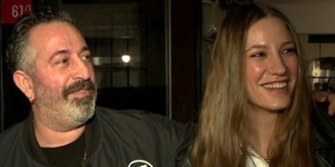 Cem Yılmaz'dan Serenay Sarıkaya'ya Serenat!