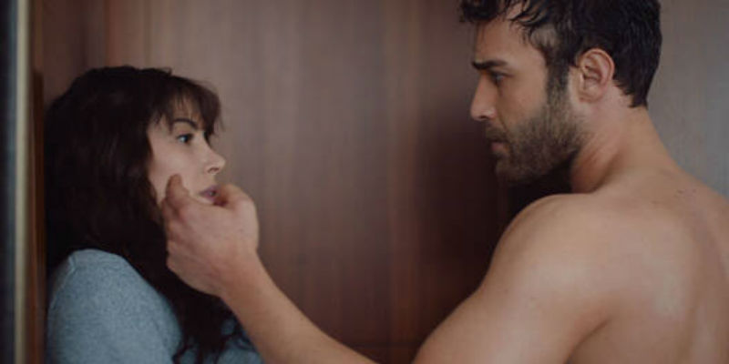 Ela Yiğit'in Markajına Giriyor