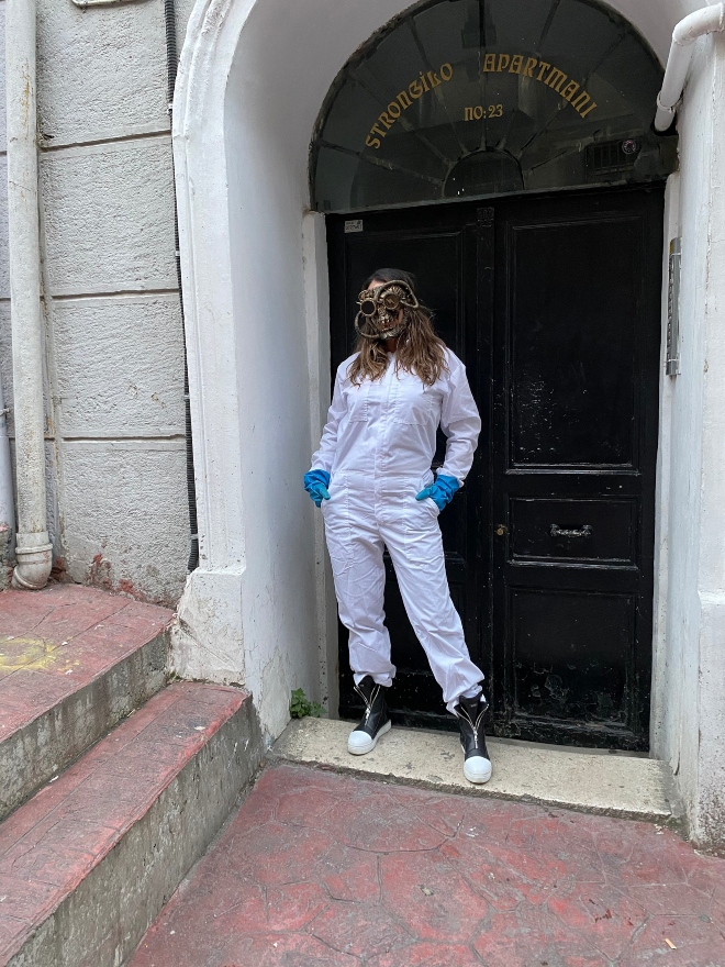 Sahne Kostümünde Corona Dizaynı!