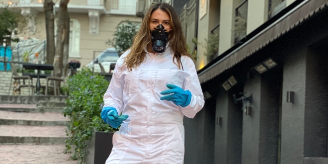 Sahne Kostümünde Corona Dizaynı!