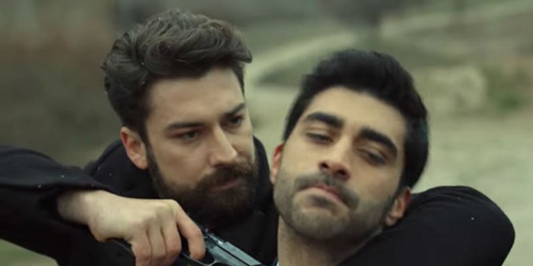 Zümrütüanka 9. Bölüm 1. Fragmanı Yayında! Özgüçler Serhat’ı Karşılarında Görünce Şok Oluyor!