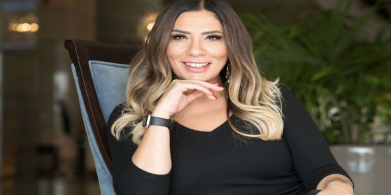 Işın Karaca Doğum Gününde Sevgilisini Öpmelere Doyamadı..