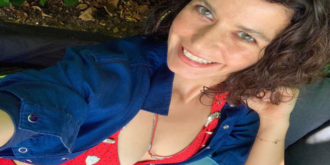 Beren Saat'in Karesi!..