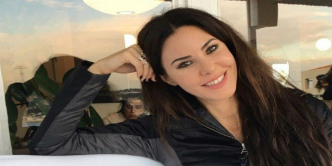 Defne Samyeli'nin Makyajsız Fotoğrafı Takipçilerini İkiye Böldü!..