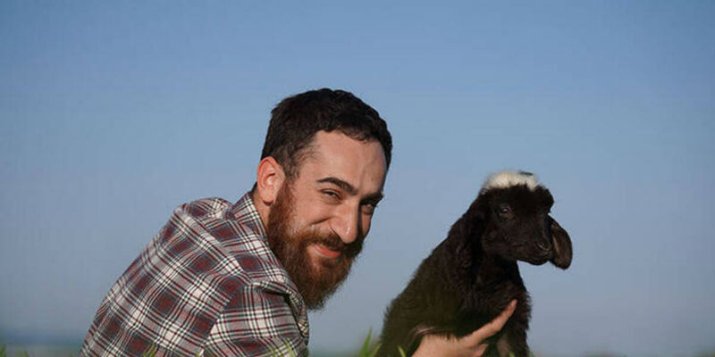 Hasan Kızıl Kara Kuzunun Hayatına Dokundu