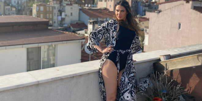 Güzel Şarkıcı Sezonu Terasda Açtı!