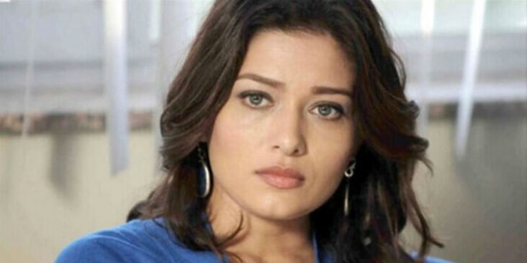 Nurgül Yeşilçay Nasıl Ünlü Oldu? İşte Ünlü Oyuncunun Filmleri Aratmayan Hikayesi!