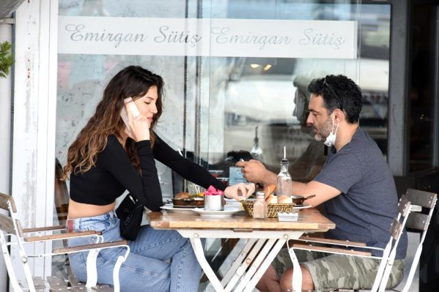 Arda Türkmen 15 Yaş Küçük Sevgilisiyle İlk Kez Görüntülendi