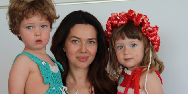 Çocuklarıyla Kamera Karşısında