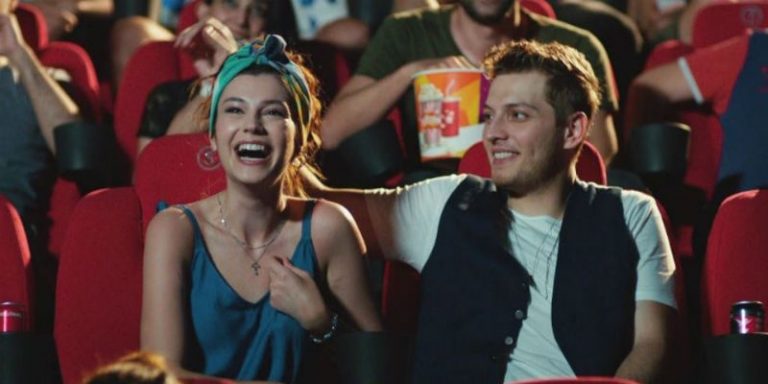 Gençliğim Eyvah 2. Bölüm 2. Fragmanı Yayında! Azra’ya Görücü Geleceğini Öğrenen Zola Tutuşuyor!