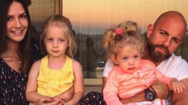 Yasemin Özilhan Eşi İzzet Özilhan'ın Evlilik Pozları