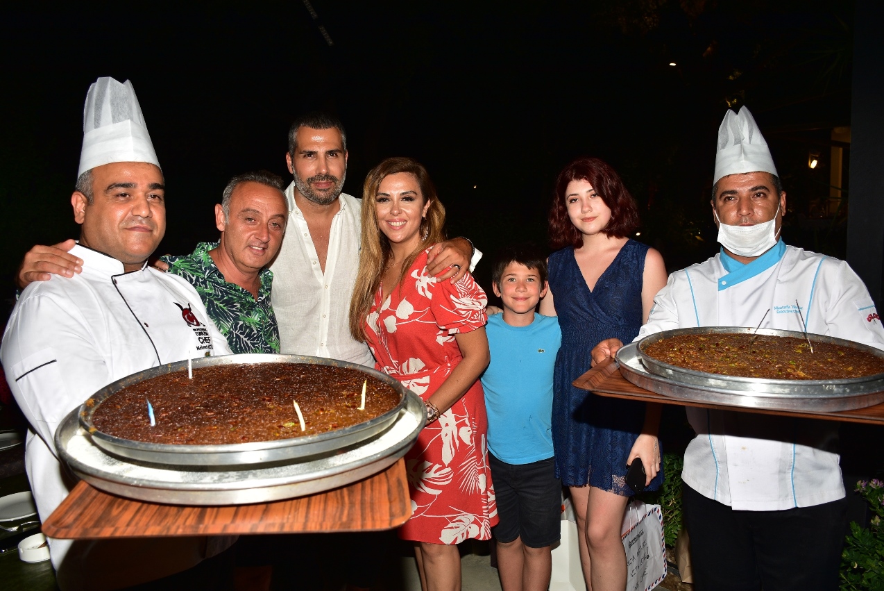 Aslı Hünel Ve Savaş Yurtsever Sürpriz Doğumgünü 