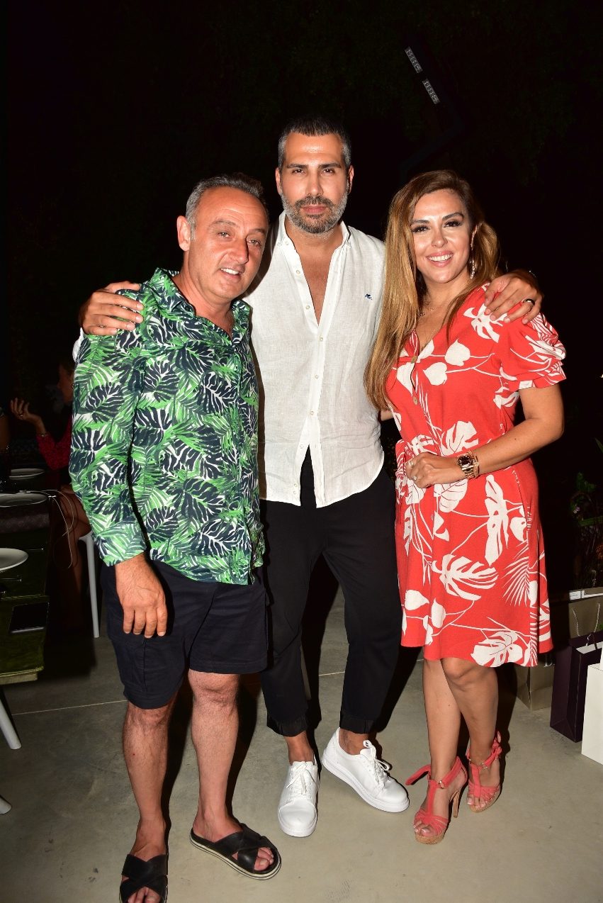 Aslı Hünel Ve Savaş Yurtsever Sürpriz Doğumgünü 