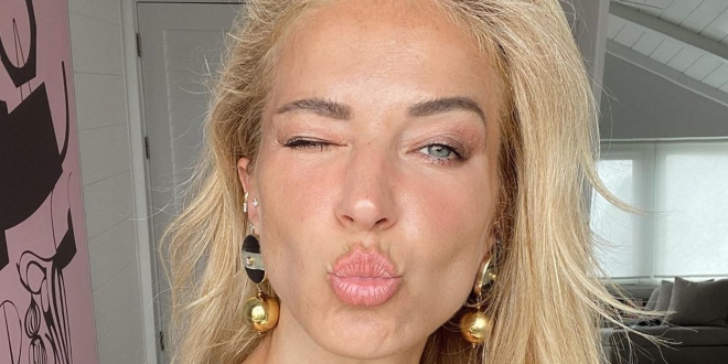 Burcu Esmersoy'dan Sürpriz Aşk