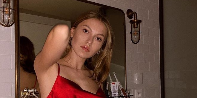 Duygu Özaslan Bikinili Fotoğrafları ile Şok Etkisi Yarattı!