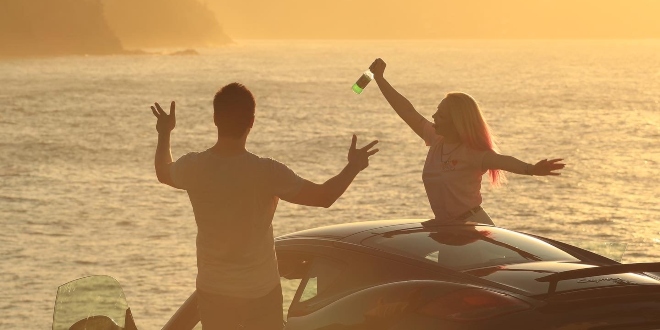 Ece Seçkin'den Sürprizi!