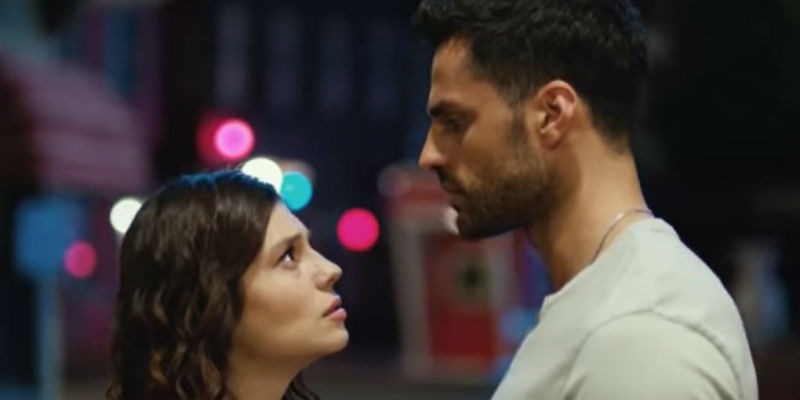 Azra Ahmet'i Terk Ettiği İçin Pişman Mı Oluyor