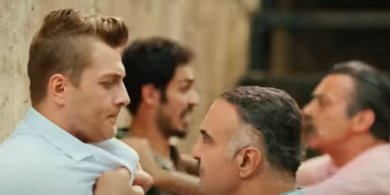 Çavi İle Zola Babalarının Kim Olduğunu Öğreniyor