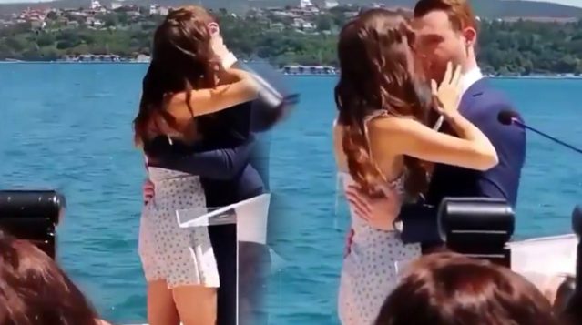 Hande Erçel İle Kerem Bursin'in Dedikodulara Sahne Olan O Öpüşme Sahnesi