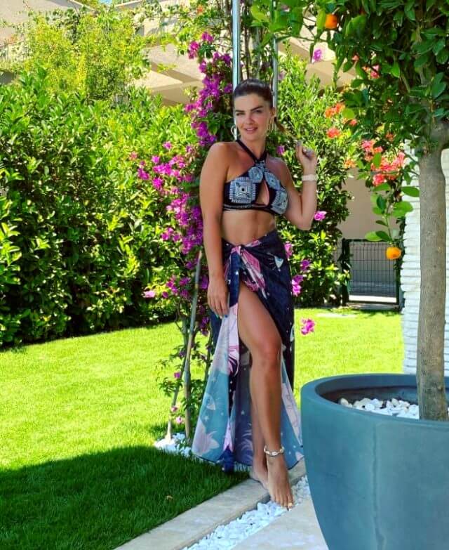 Pelin Karahan'ın Karın Kaslarını Sergilediği O Pozu