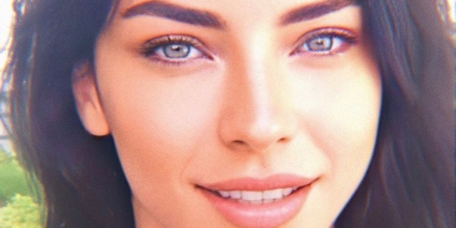 Merve Boluğur Cüretkar Mayosuyla Tüm Dikkatleri Topladı..