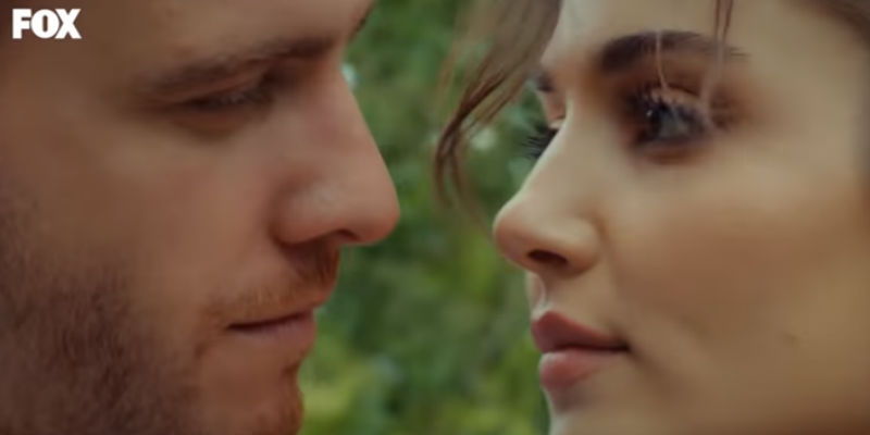 Serkan Eda İle Nişanlandığına Pişman Olmuyor