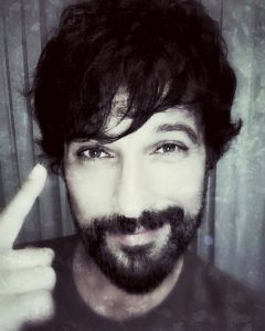 Tarkan, Yeni İmajıyla Takipçileri ile Soru Cevap Yaptı!