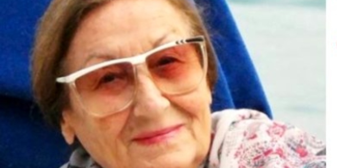 Şarkıcı Annesinin Ölüm Haberini Duyurdu!