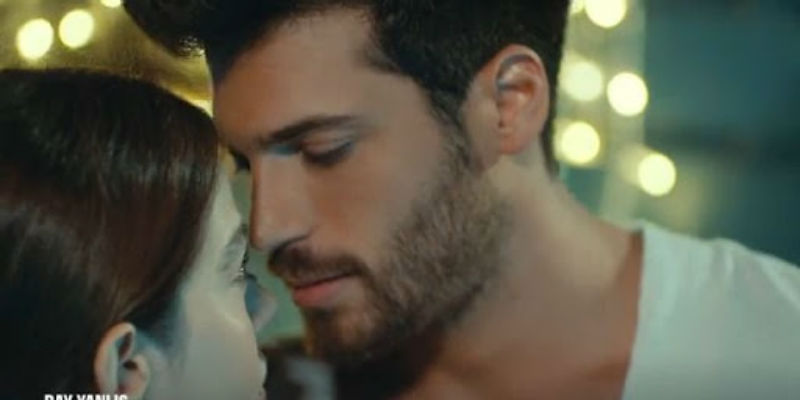 Özgür Ezgi İçin Soner'e Yumruk Atıyor