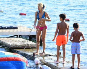 Çağla Şıkel İskelede Çocuklarıyla Eğlencenin Dibine Vurdular!