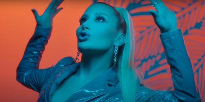 İrem Derici Yazın Hit'ini Patlattı