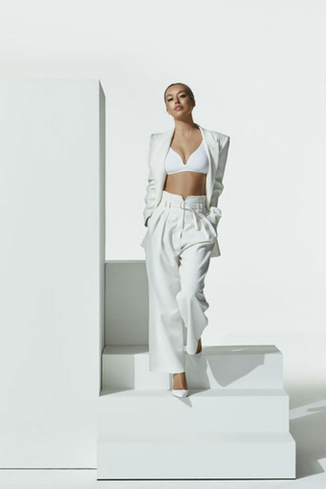 Tuğba Yurt Yine Sosyal Medyayı Salladı