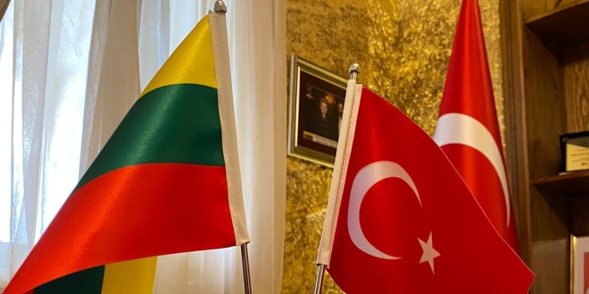 Ailesinin Kökenini Öğrendi