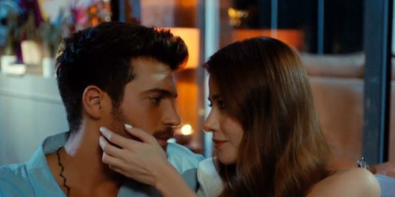 Özgür'ün İçinden Romantik Bir Adam Çıkıyor