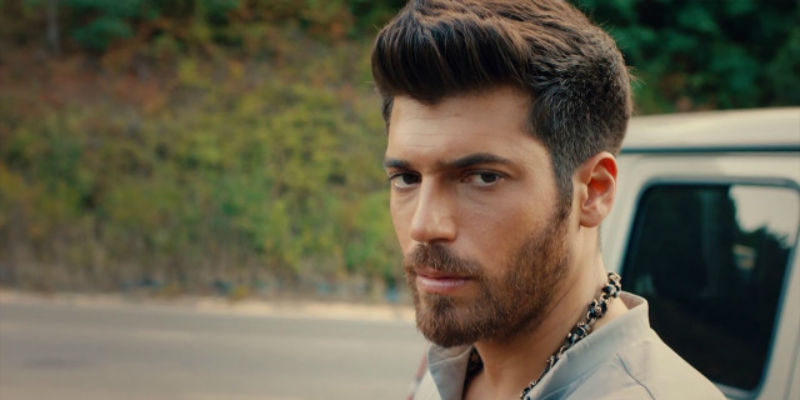 Volkan Özgür'ü Neyle Tehdit Ediyor