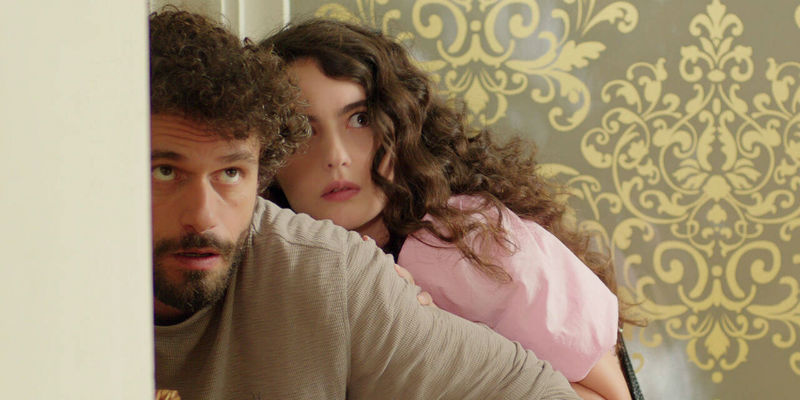 Ayşen İle Demir Kıskançlıkla Şaşkınlık Arasında