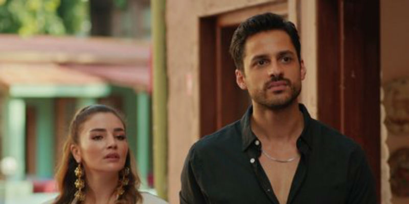 Ahmet Azra'yı Zola'ya Bırakıyor